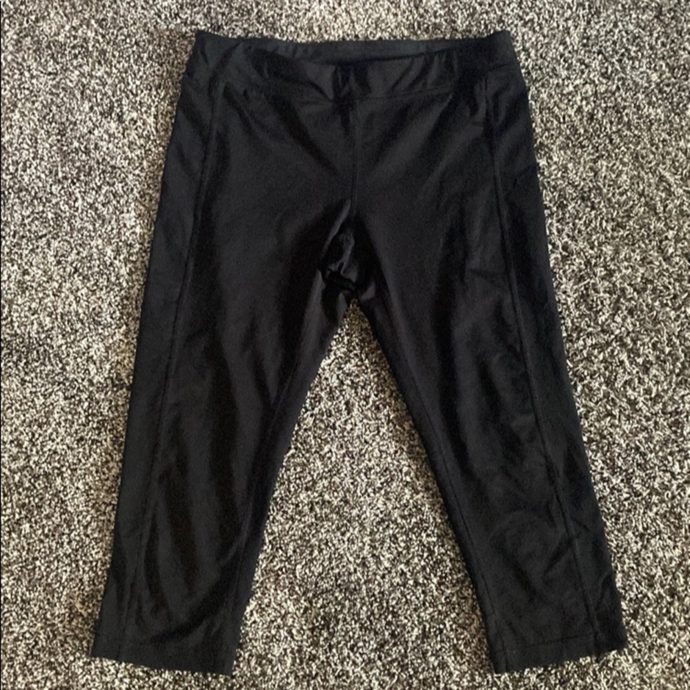 Womens NIKE Dri-Fit Midrise Capri Leggings (M)